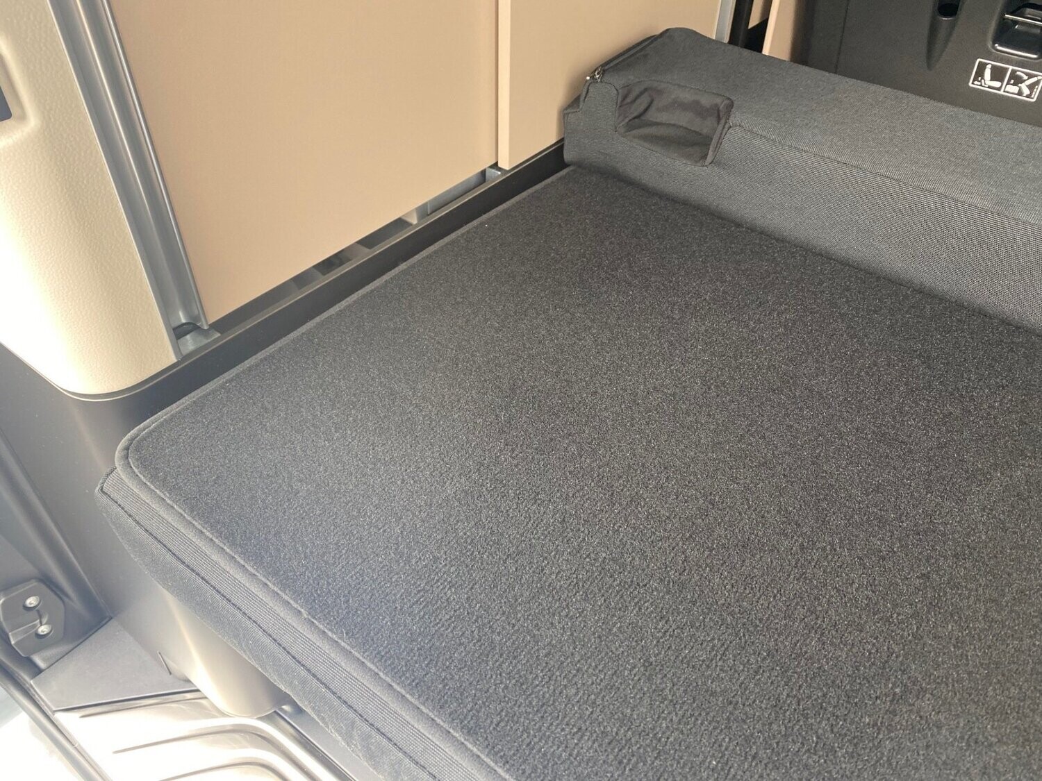 Dirt protection mat velour for the bed extension in the Marco Polo with kitchen Dirt protection mat velour for the bed extension in the Marco Polo with kitchen