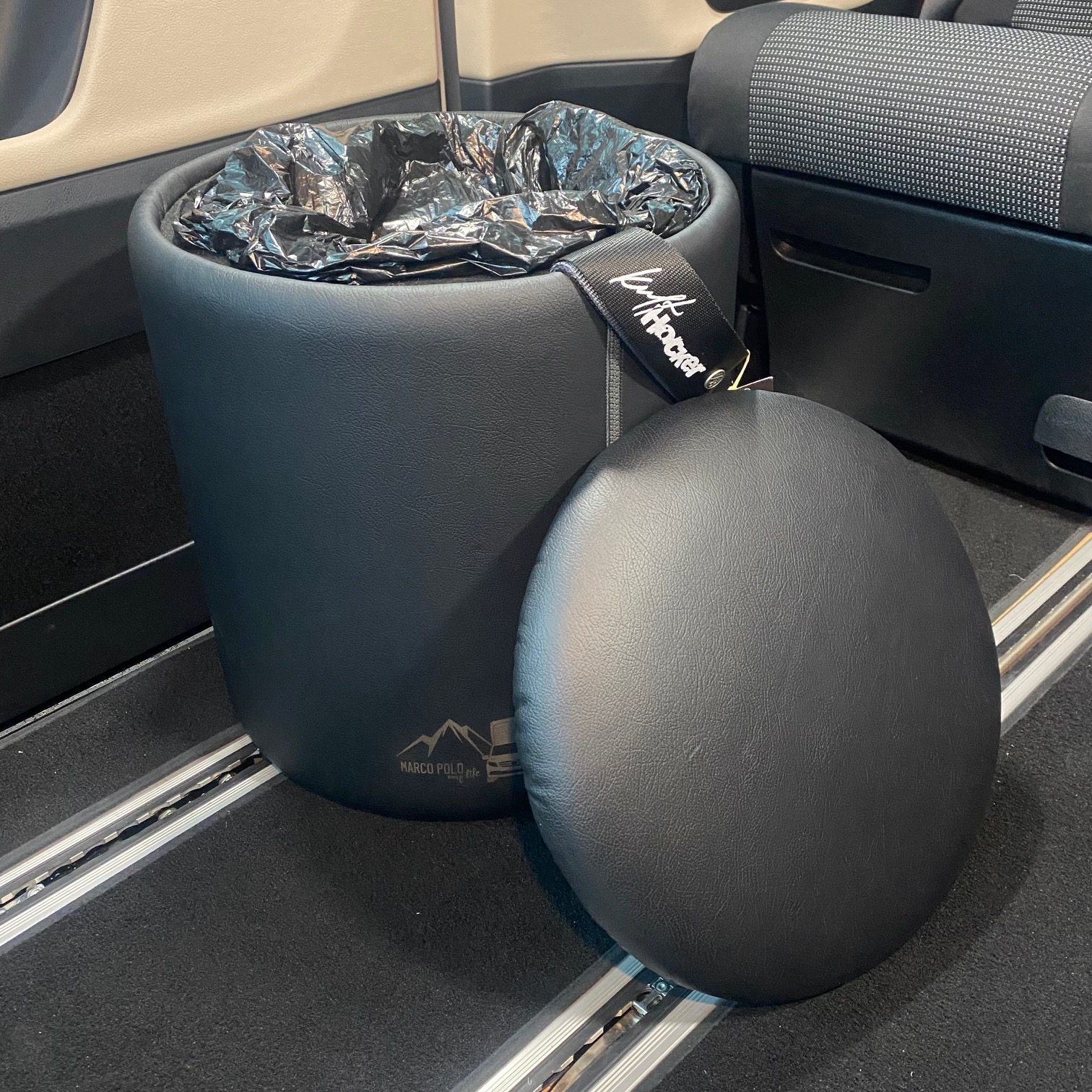 kultHOCKER my life "Luxury" mit Staufach in originalem Leder mit Gravur