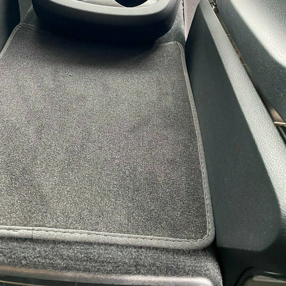 Fußmatte Velour - Durchgang zwischen Vordersitzen (lange Version für "kurze Mittelkonsole") Fußmatte Velour - Durchgang zwischen Vordersitzen (lange Version für "kurze Mittelkonsole")