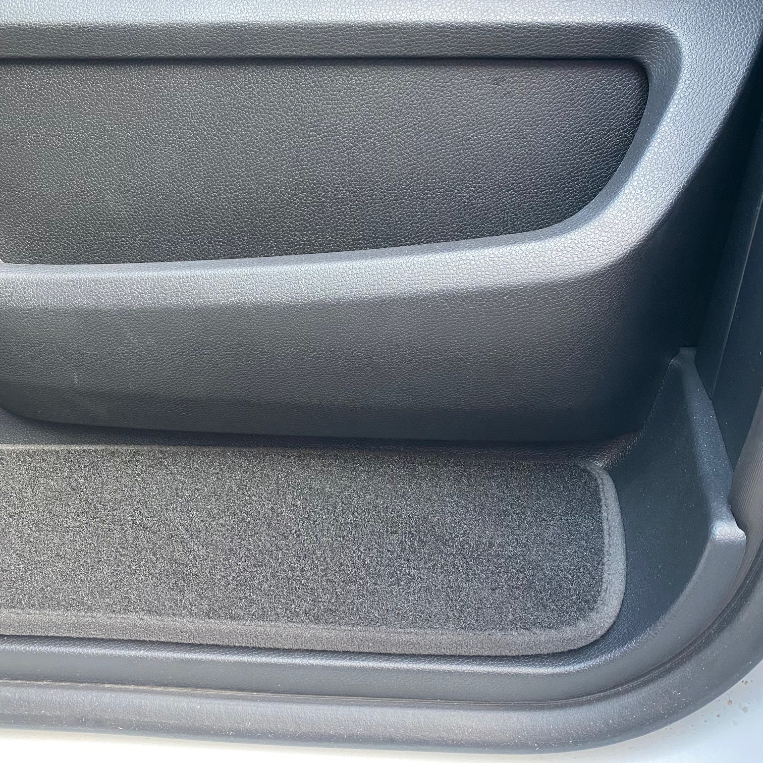 Fußmatten Velour - Einstieg für Fahrer- & Beifahrertür in allen Marco Polo oder V-Klassen (2er-Set) Fußmatten Velour - Einstieg für Fahrer- & Beifahrertür in allen Marco Polo oder V-Klassen (2er-Set)
