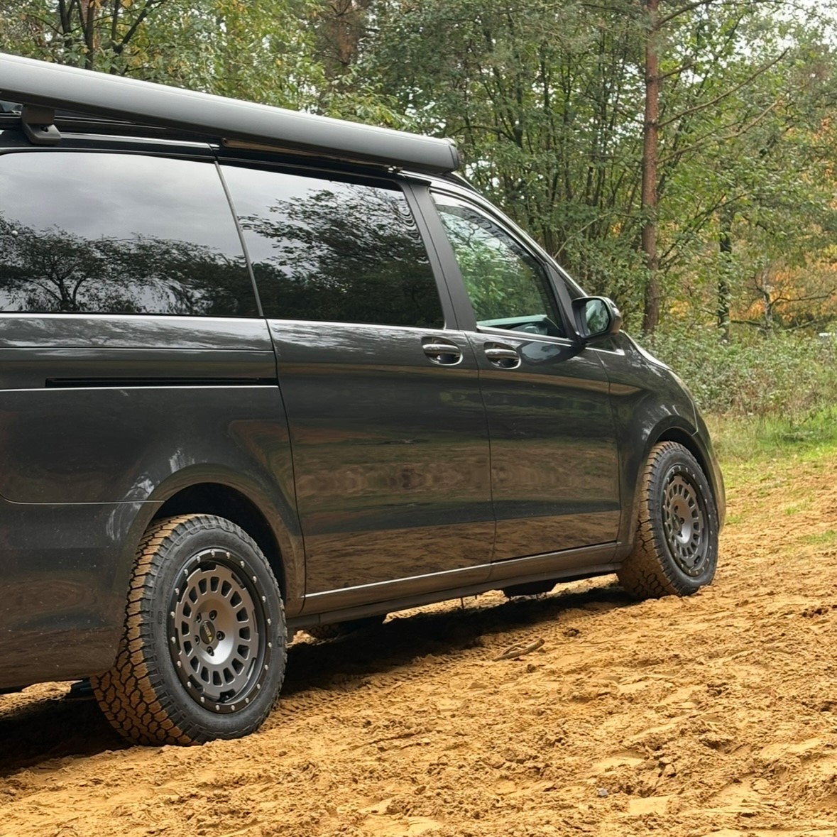 Radsatz Twin Monotube Project A Stone inkl. Grabber AT3 235/55 R17 AT Bereifung für V-Klasse & Marco Polo