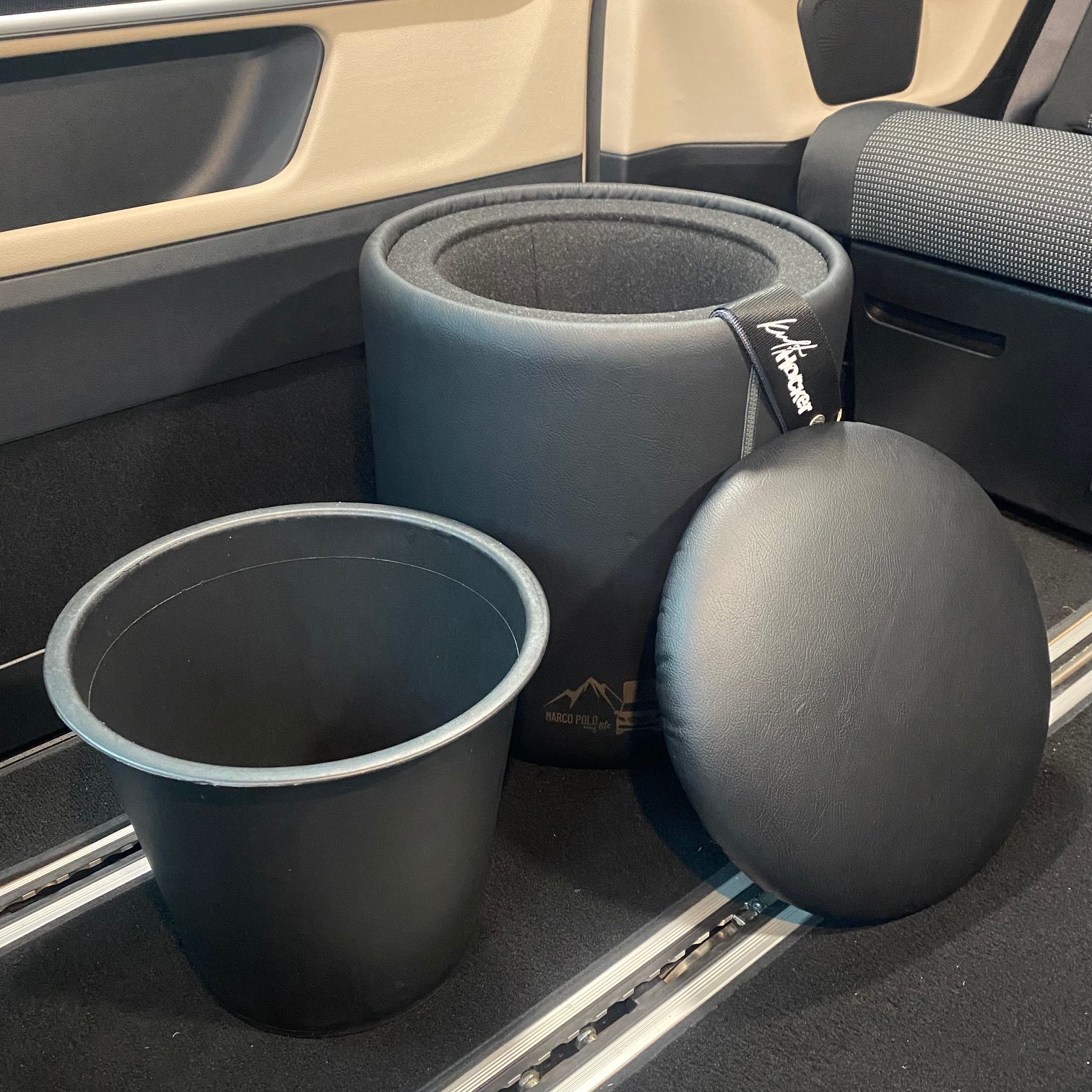 kultHOCKER my life "Luxury" mit Staufach in originalem Leder mit Gravur