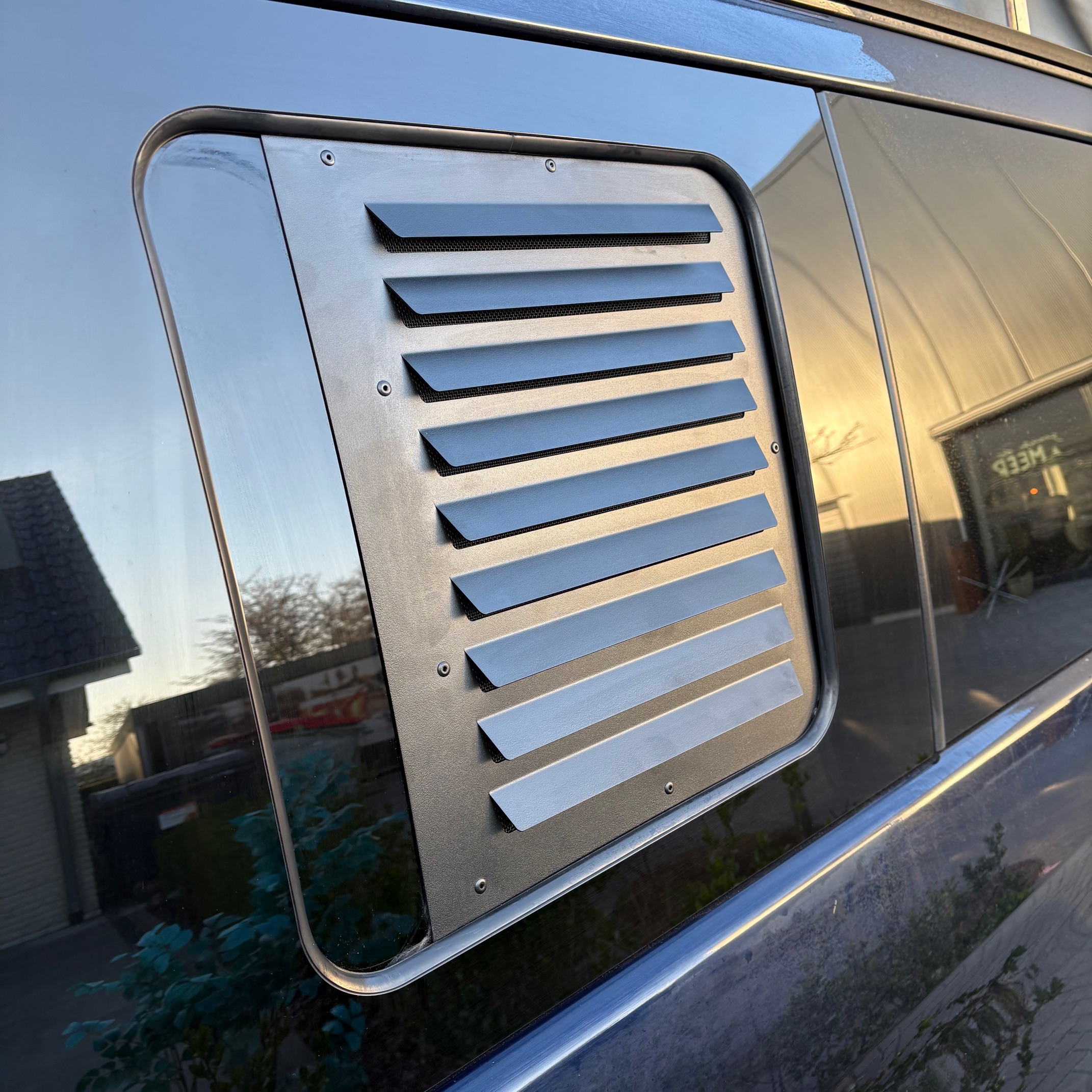 Westfalia ventilation grille for the sliding window in the Marco Polo