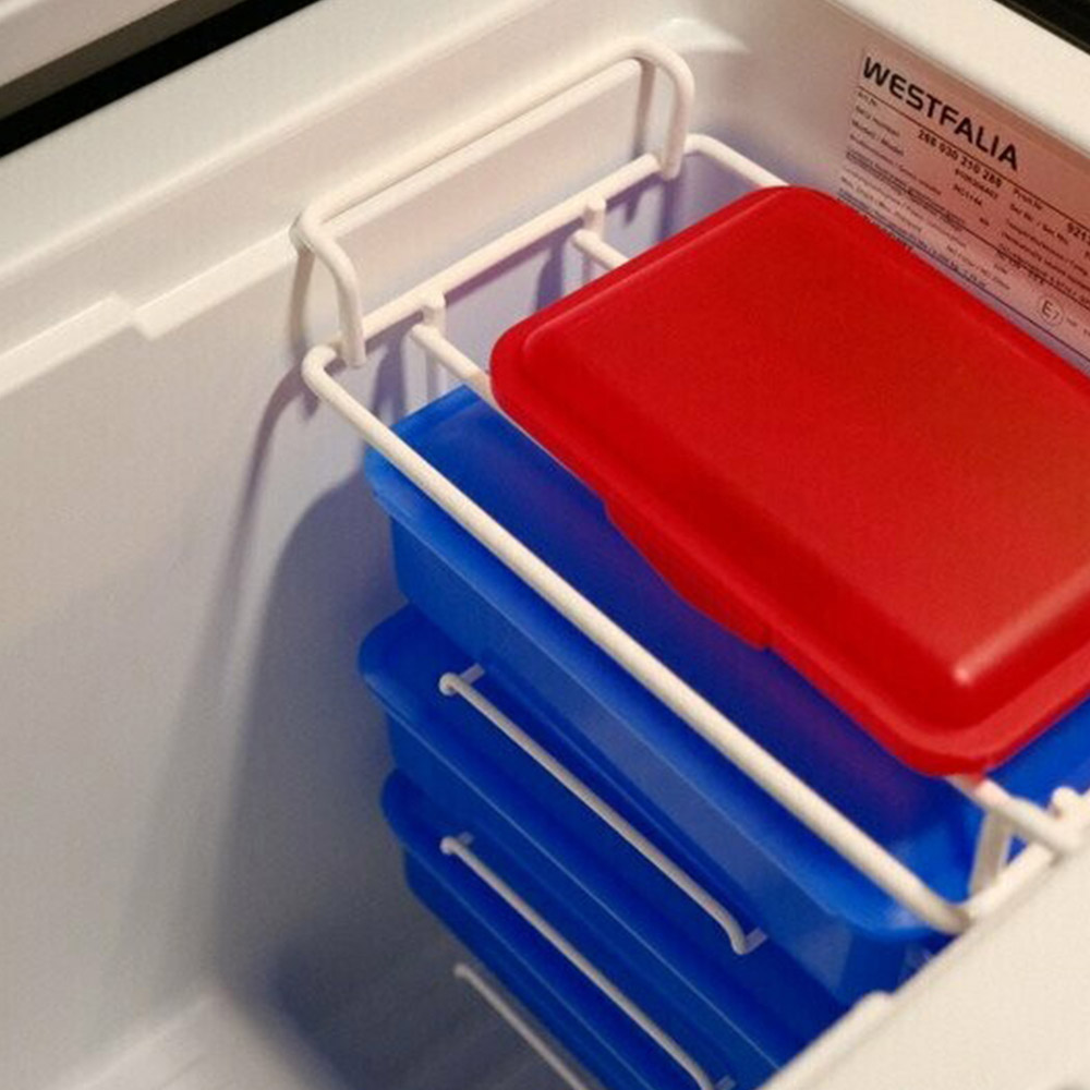 Einhängekorb für den Kühlschrank mit 4 Frischhalteboxen Einhängekorb für den Kühlschrank mit 4 Frischhalteboxen